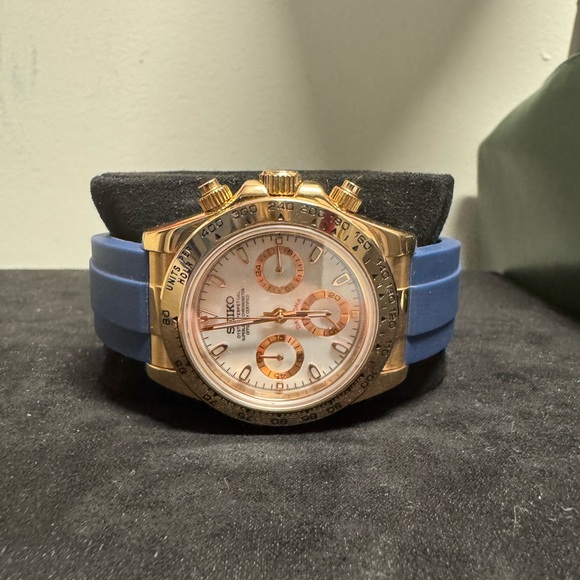 SEIKO DAYTONA
‘SEIKOMOD SEITONA’
Rose Gold w/ Blue Oysterflex rubber bracelet - Picture 2 of 3